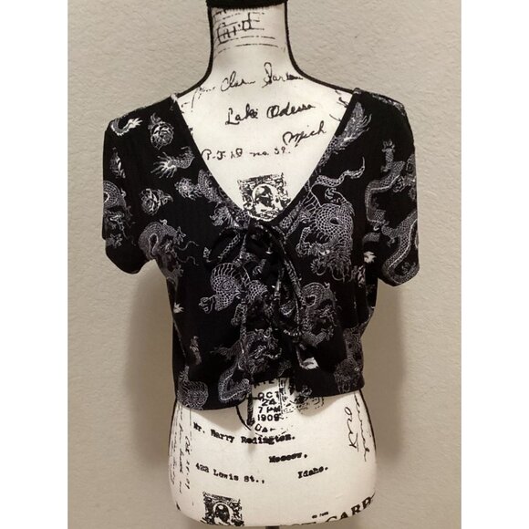 Faded Rose Black & White Dragon Print Lace-Up Crop Top Size XL - Picture 1 of 5